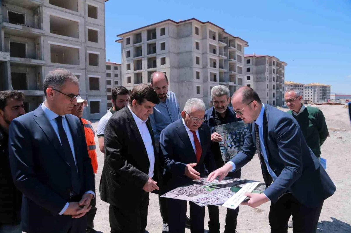 Kayseri Büyükşehir Belediye Başkanı Oruçreis Kentsel Dönüşüm Projesi\'ni İnceledi