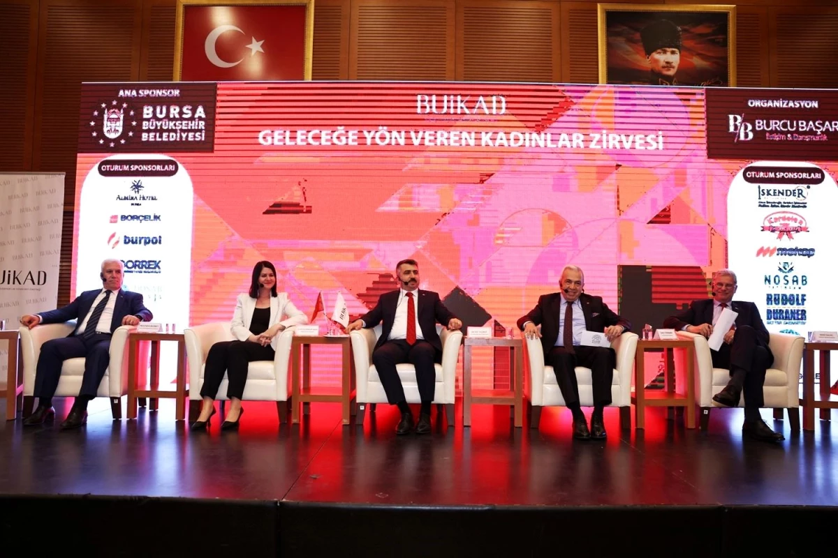 Nilüfer Belediye Başkanı Şadi Özdemir, Geleceğe Yön Veren Kadınlar Zirvesi\'nde Kadınların Hayatını Anlattı