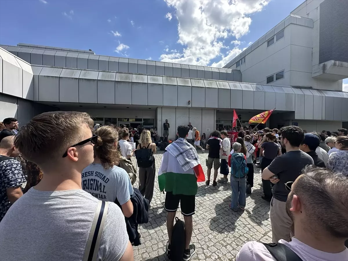 Berlin Üniversite Öğrencileri Filistin Destekçilerine Yönelik Baskıları Protesto Etti