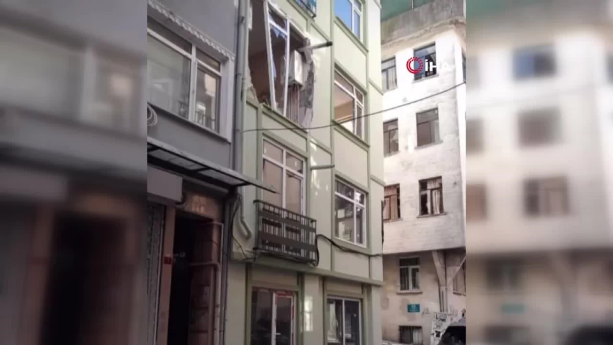 Beşiktaş\'ta 5 Katlı Apartmanda Doğal Gaz Patlaması