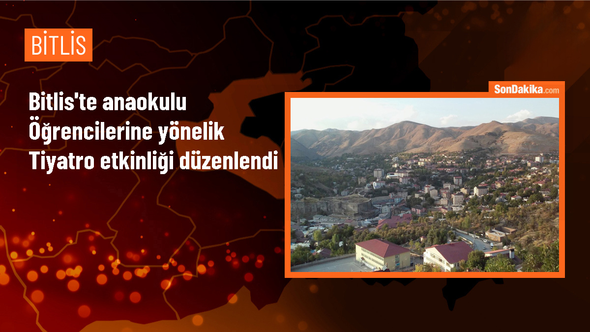 Bitlis\'te lise öğrencilerinden anaokulu öğrencilerine tiyatro gösterisi