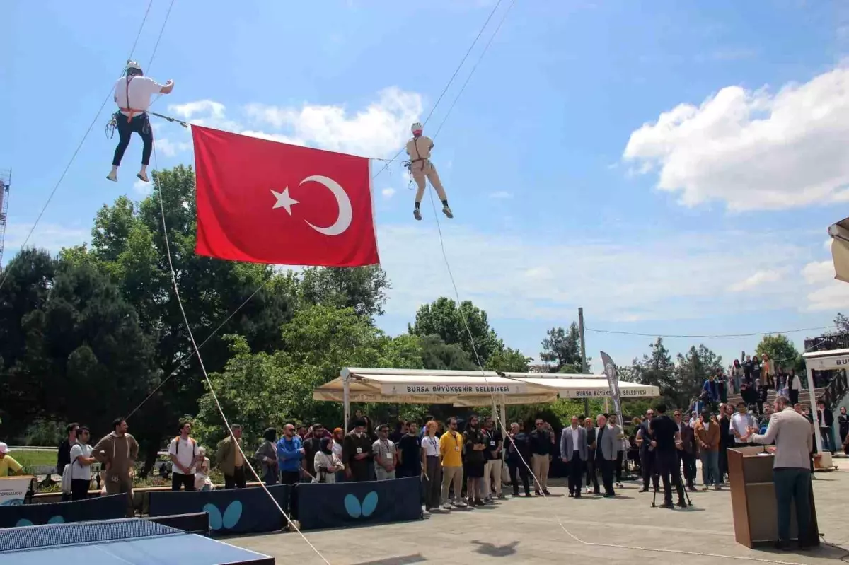 BUÜ Sağlık Kültür ve Spor Daire Başkanlığı tarafından düzenlenen Spor Festivali renkli görüntülere sahne oldu