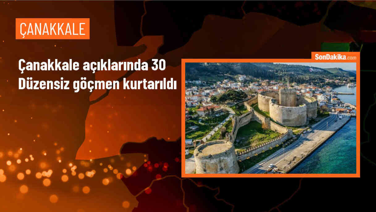Çanakkale\'de Arızalanan Botla Sürüklenen 30 Düzensiz Göçmen Kurtarıldı