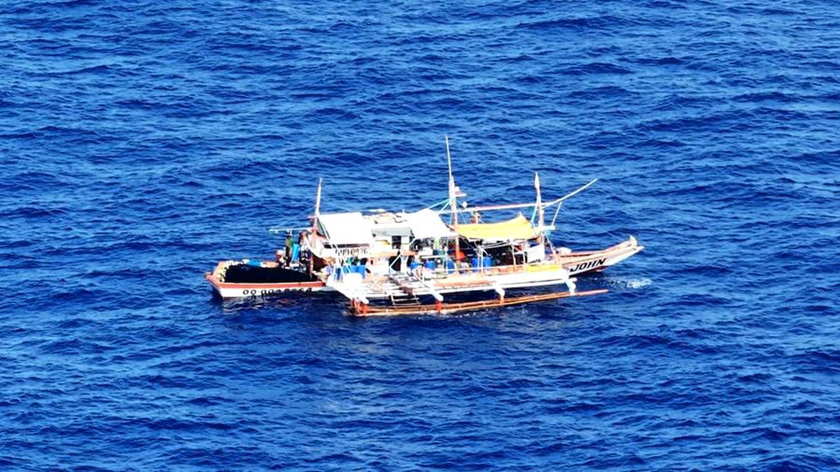 Çin, Huangyan Dao adalarında Filipin gemilerini denetliyor