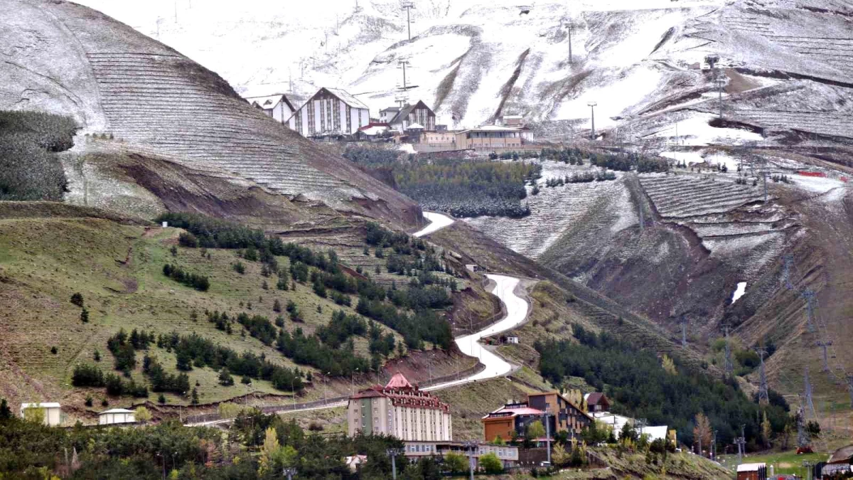 Erzurum\'da Uzun Süredir Devam Eden Sağanak Yağışlar Hız Kesmeyecek, Yüksek Kesimlerde Kar Bekleniyor