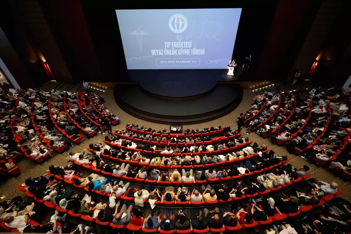 GAÜN Tıp Fakültesi öğrencileri için beyaz önlük giyme töreni düzenlendi