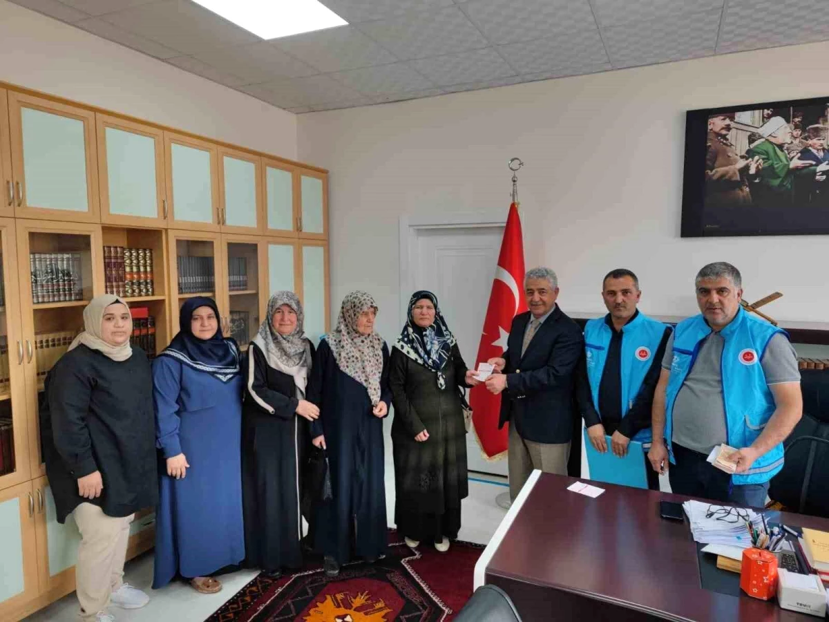 Adıyaman\'da görme engelli kardeşler Türkiye Diyanet Vakfına kurban bağışında bulundu
