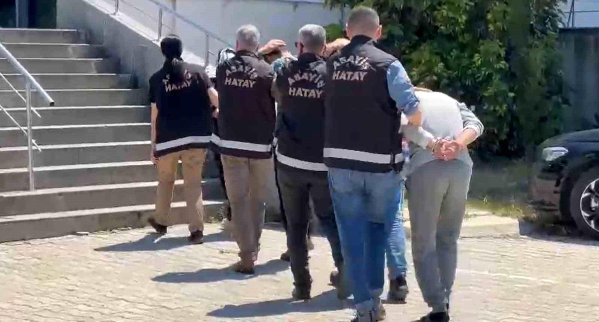 İskenderun\'da Aranan 5 Şahıstan 2\'si Tutuklandı
