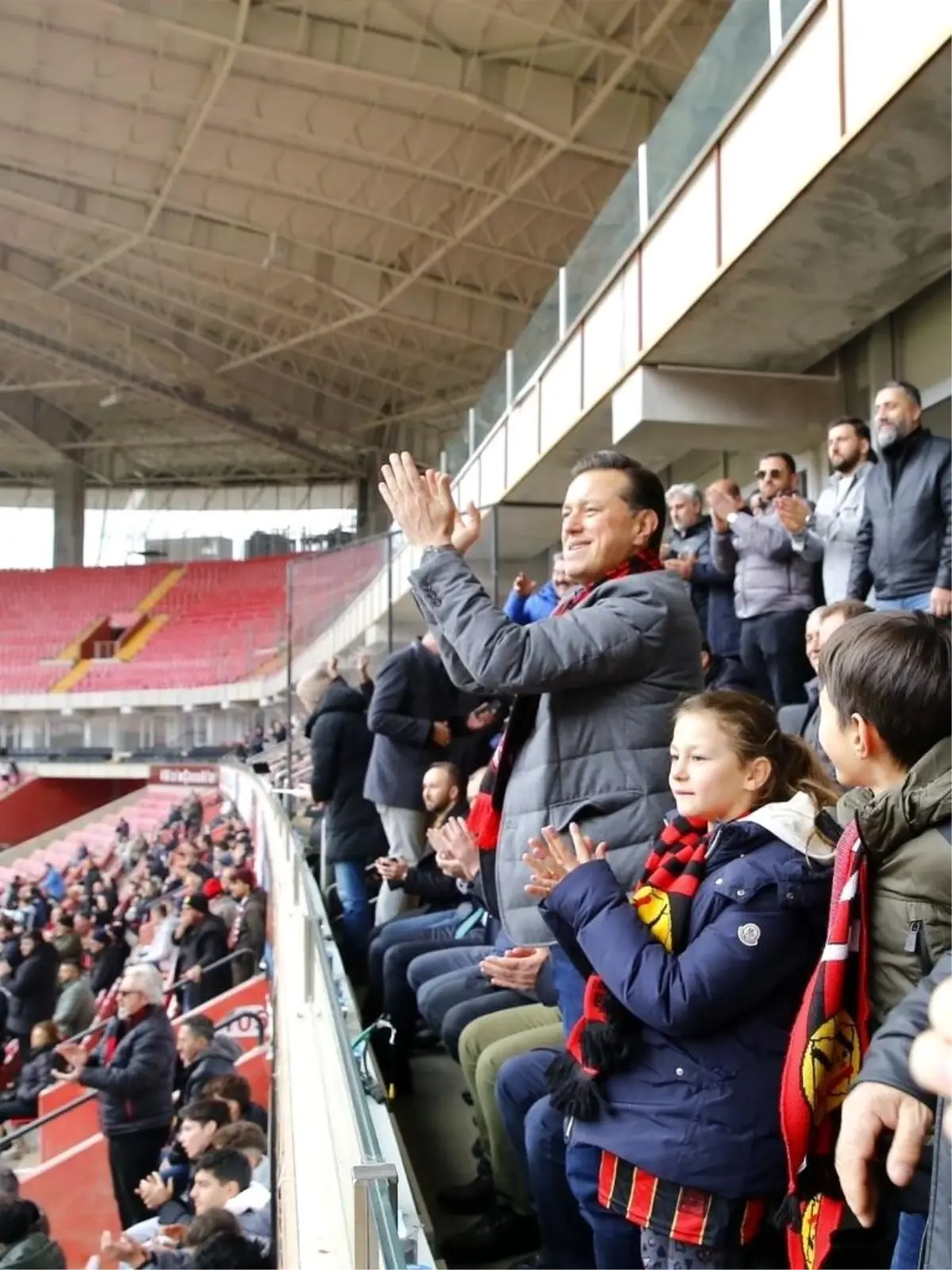 Nebi Hatipoğlu: Eskişehirspor için yol haritası oluşturulmalı