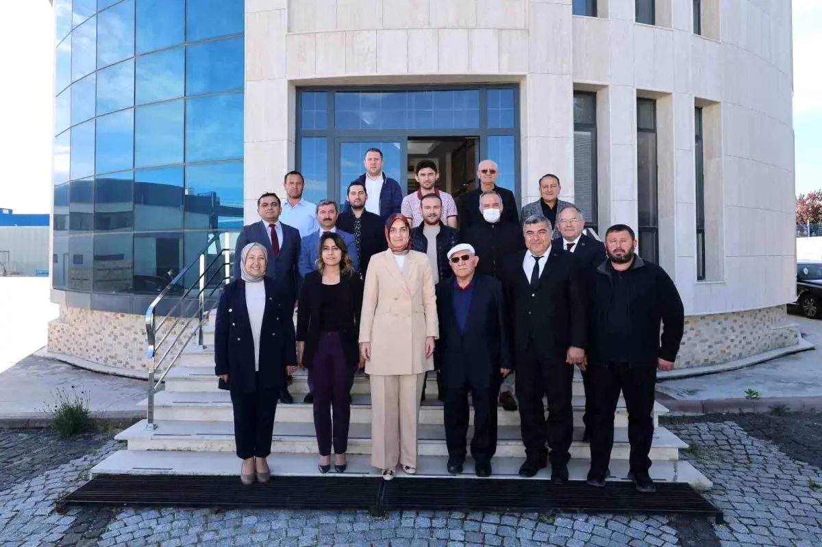 Afyonkarahisar İscehisar ilçesinde hayırsever iş adamı tarafından yaptırılacak okul için protokol imzalandı