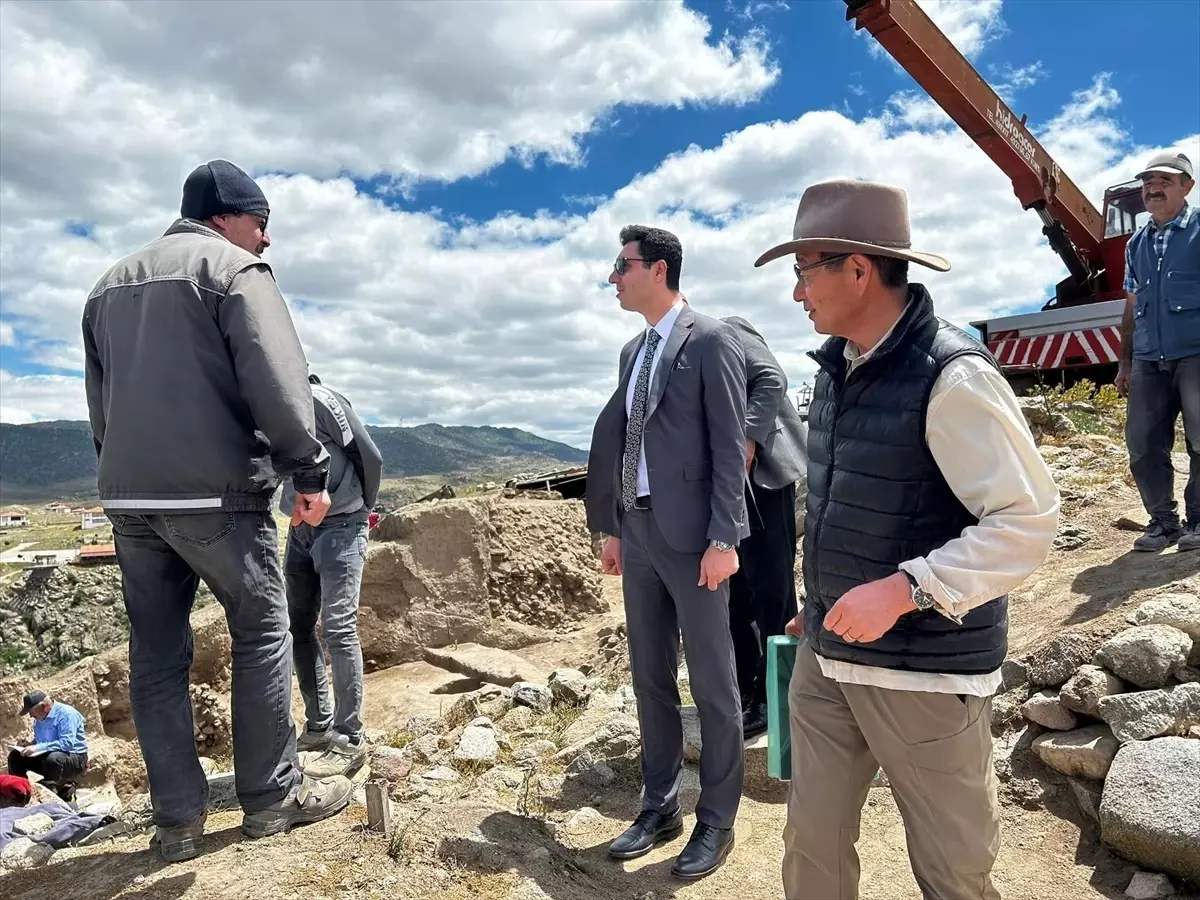 Karakeçili Kaymakamı İbrahim Ergin, Büklükale kazı alanını ziyaret etti