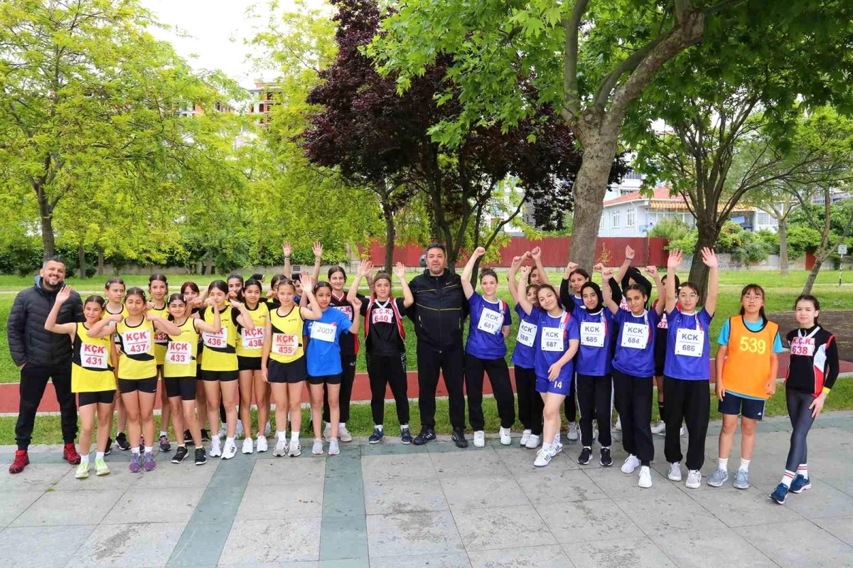 Küçükçekmece\'de 19 Mayıs Gençlik ve Spor Bayramı Kros Yarışması Düzenlendi