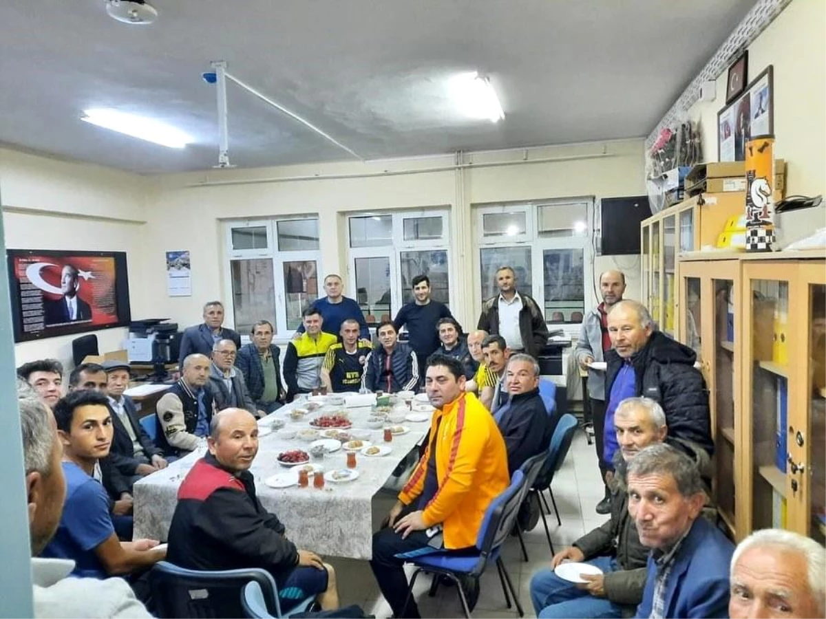 Selendi Belediye Başkanı Murat Daban, Mahalle Halkıyla Halı Saha Maçında Buluştu
