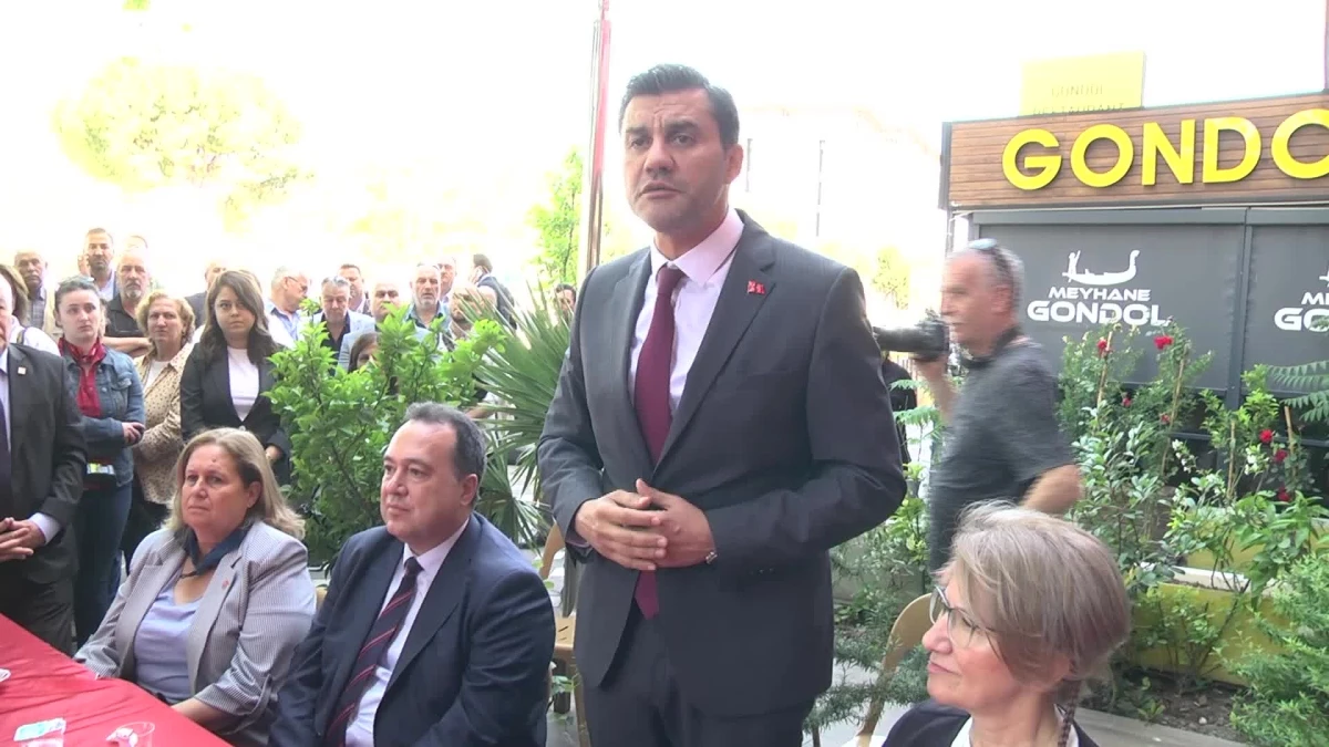 Manisa Büyükşehir Belediye Başkanı Ferdi Zeyrek, CHP Akhisar İlçe Başkanlığı\'nı ziyaret etti