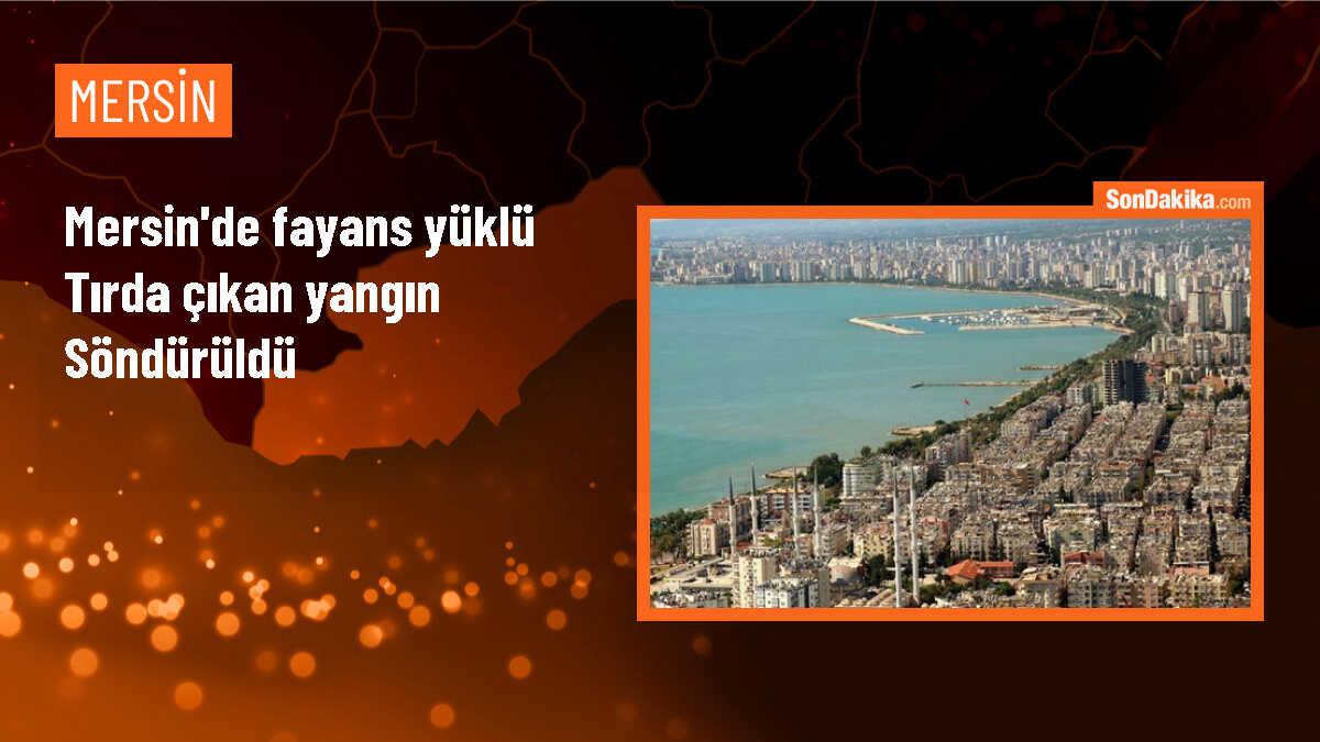 Tarsus\'ta yangın çıkan fayans yüklü tırda hasar oluştu