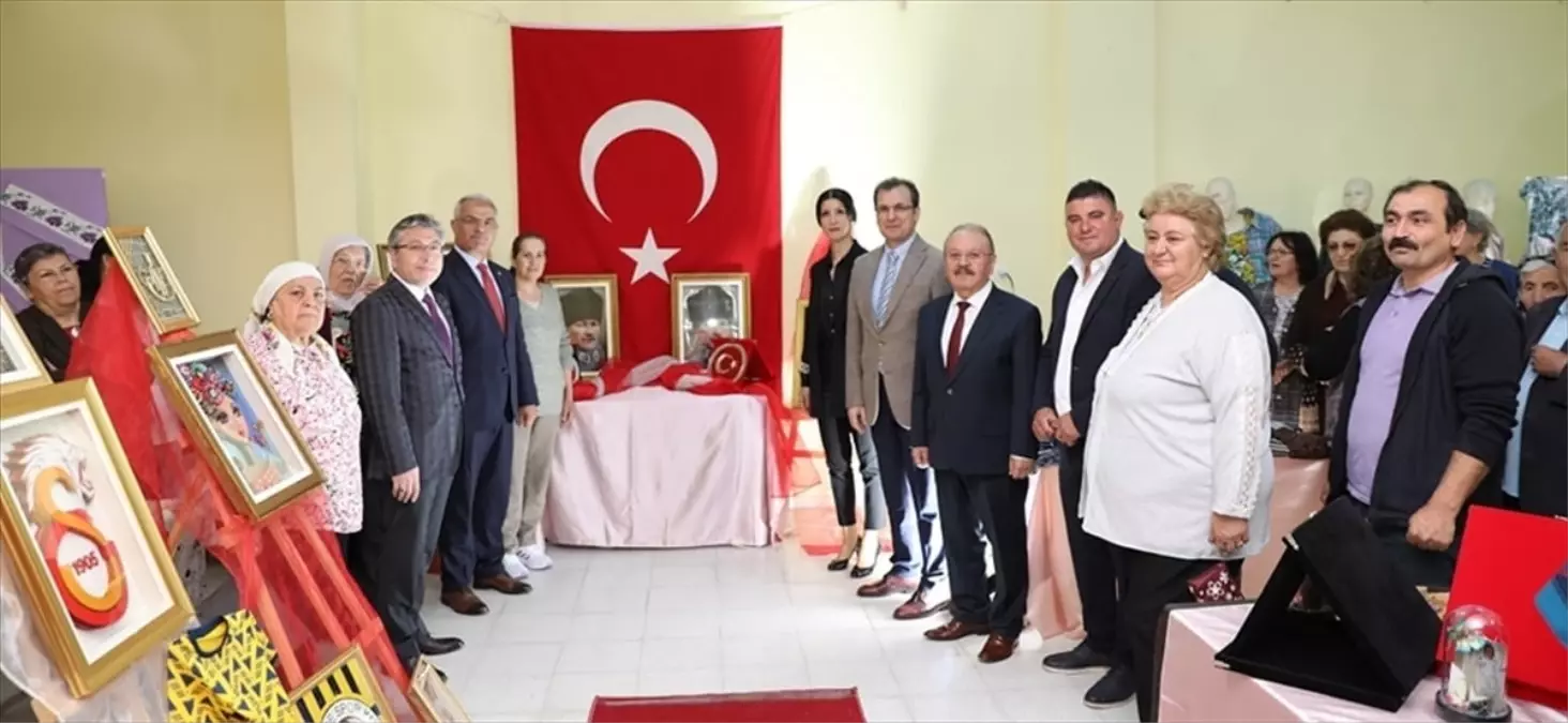 Merzifon Şehit Abdulmuttalip Kesikbaş Halk Eğitim Merkezi Kursiyerlerinin Ürünleri Sergilendi