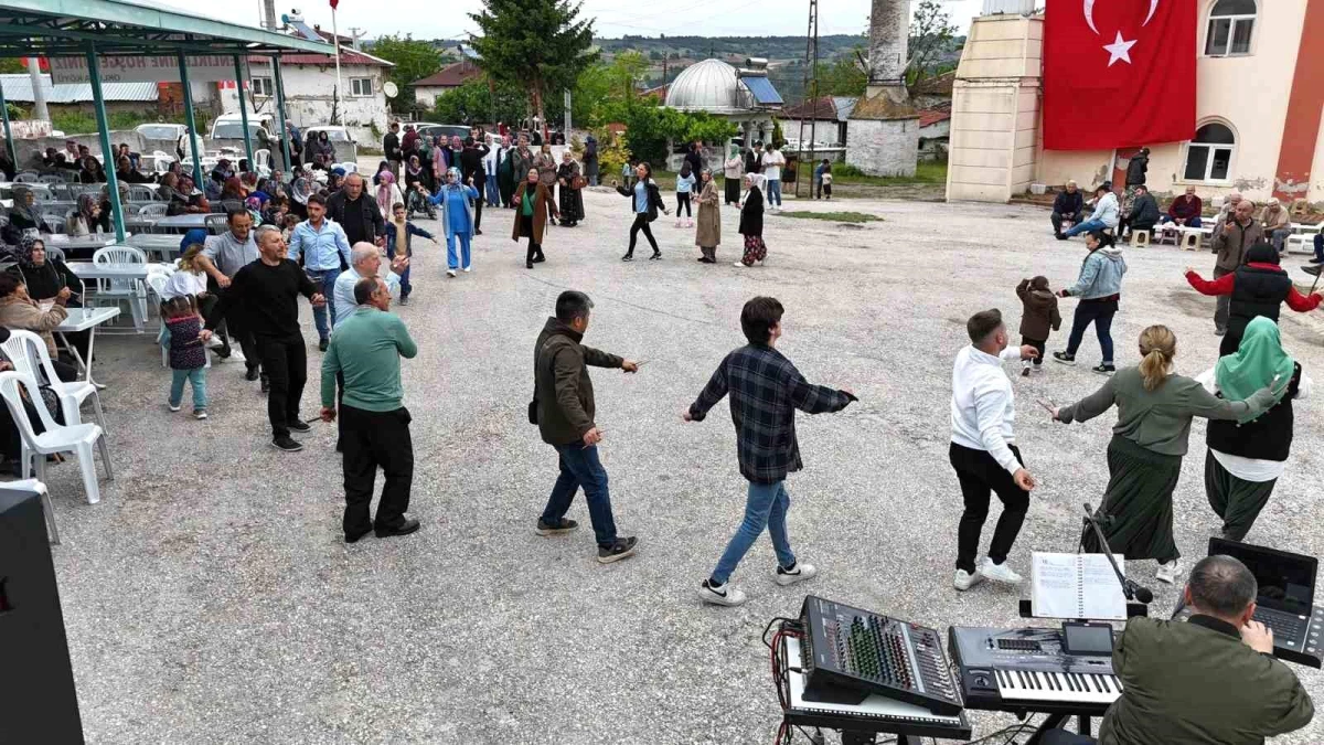 Okluca Köyü\'nde renkli Hıdrellez kutlamaları