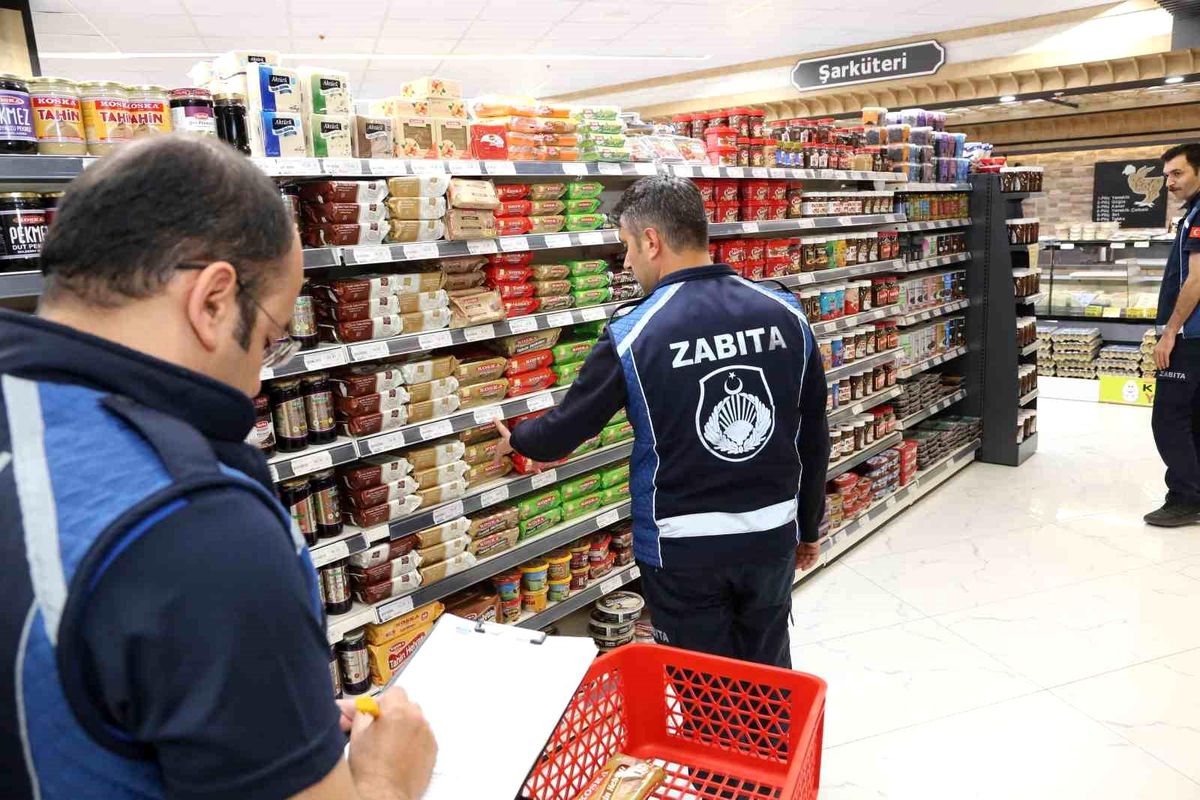 Serdivan Belediyesi Zabıta Müdürlüğü Market Denetimleri Gerçekleştirdi