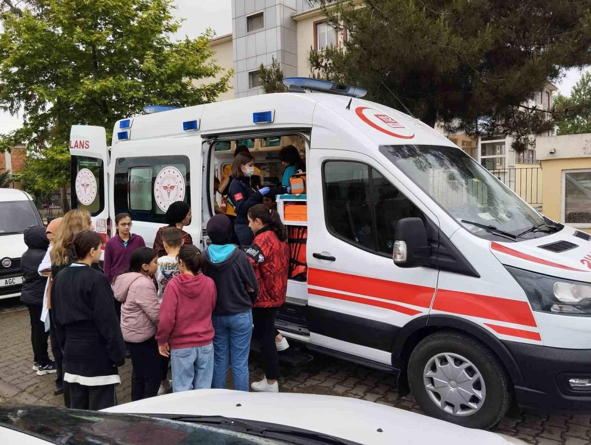 Samsun\'da okulda patlayan biber gazı topu sonucu 25 öğrenci hastaneye kaldırıldı