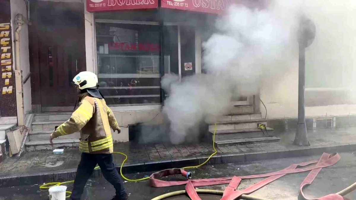 Şişli Mahmut Şevket Paşa Mahallesi\'nde depo yangını çıktı