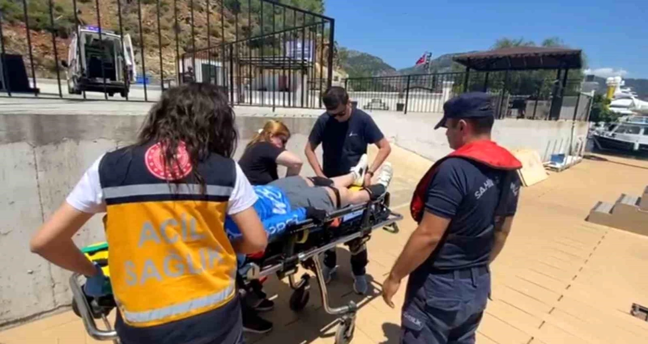 Fethiye açıklarında yaralanan vatandaş Sahil Güvenlik tarafından tıbbi tahliye edildi