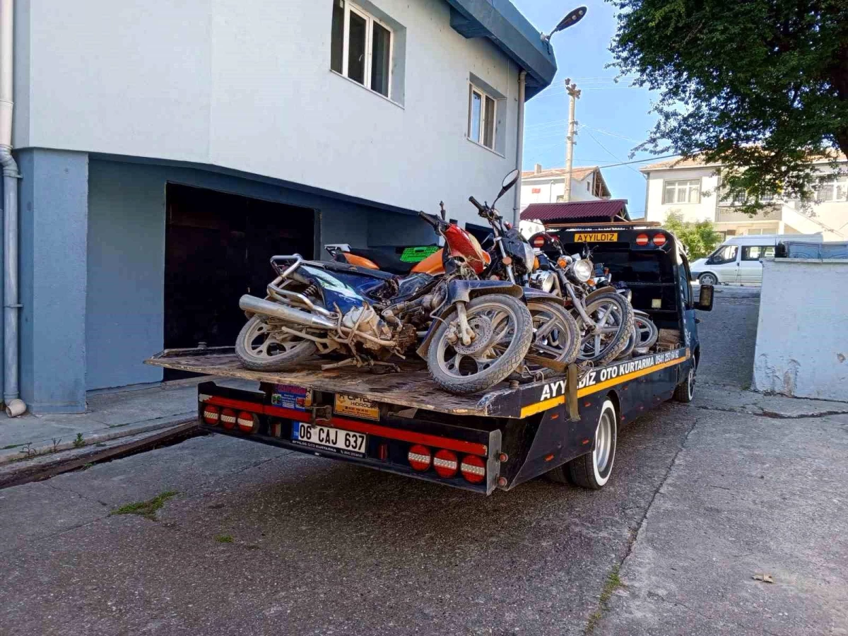 Samsun\'un Alaçam ilçesinde plakasız ve eksik evraklı 79 motosiklet toplandı