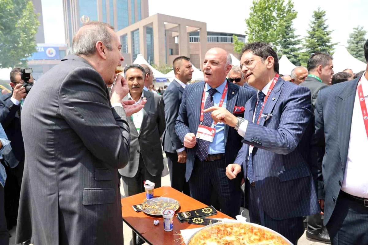 TOBB Genel Kurulu öncesinde Erzurum standında coğrafi işaretli ürünler ikram edildi