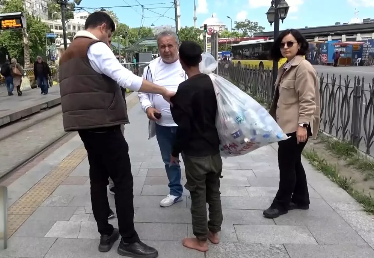 Karaköy-Kabataş tramvay hattında dilencilik yapan çocuklar yakalandı