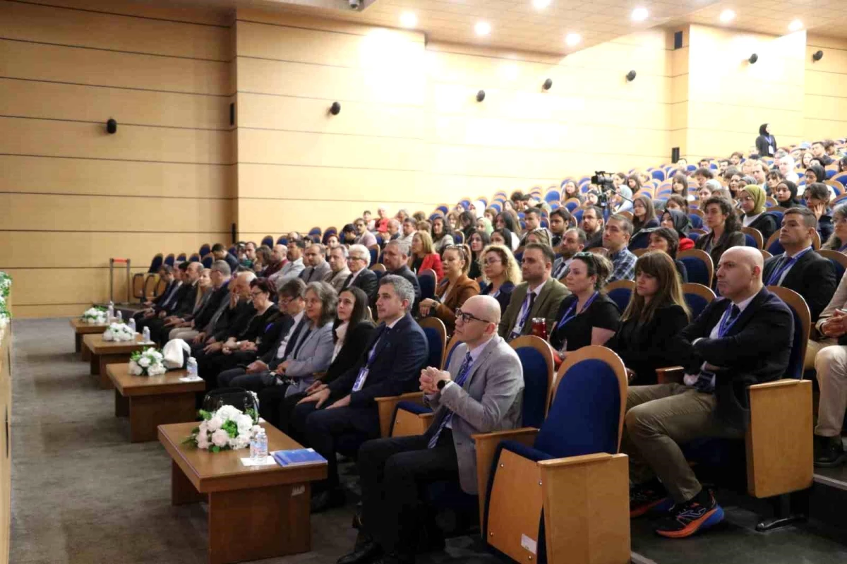 Zonguldak\'ta düzenlenen sempozyumda Prof. Dr. Refik Turan, Rusya\'nın yeniden bir Bizans olma sevdası olduğunu söyledi