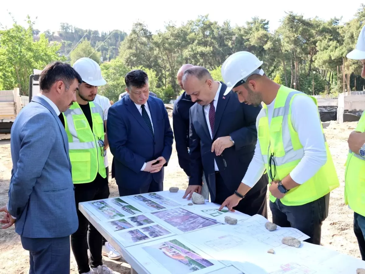 Aydın Valisi Canbolat, Yüzme Havuzu İnşaatını İnceledi