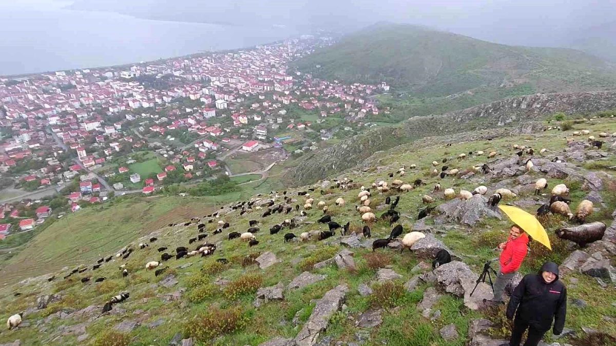 Bitlis\'te Fotoğraf Sanatçıları Gökkuşağını Bekledi