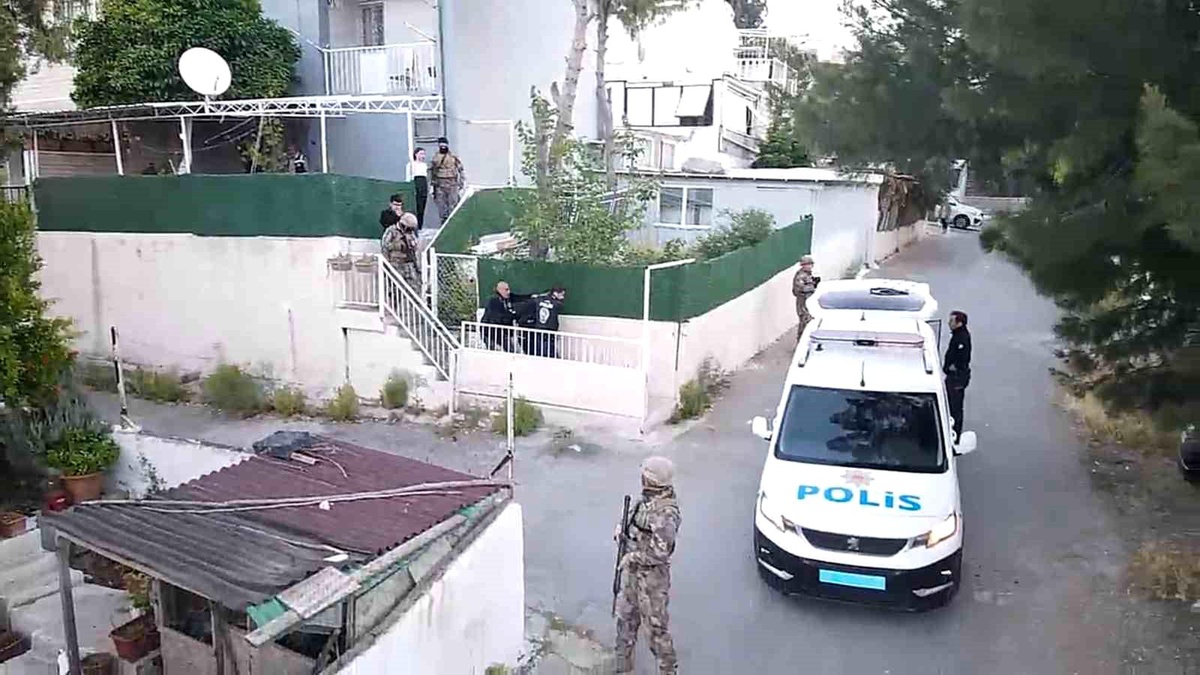 İzmir\'de Sahte İnternet Siteleriyle Yasa Dışı Bahis Operasyonu