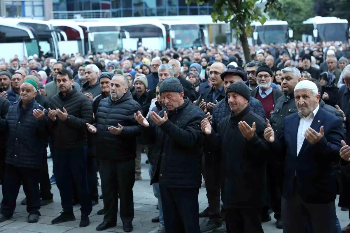 Düzce\'de Hacı Adayları Dualar Eşliğinde Kutsal Topraklara Uğurlandı