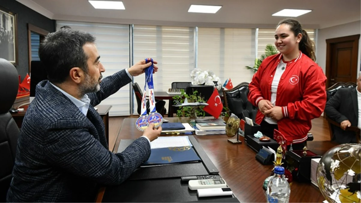 Ankara Büyükşehir Belediyesi\'nden skandal karar! AK Parti İl Başkanı\'nı ziyaret eden Avrupa Şampiyonu Sude Nur Çakır\'ın sözleşmesi feshedildi
