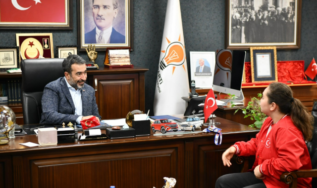 ANkara Büyükşehir Belediyesi'nden skandal karar! AK Parti İl Başkanı'nı ziyaret eden Avrupa Şampiyonu Sude Nur Çakır'ın sözleşmesi feshedildi