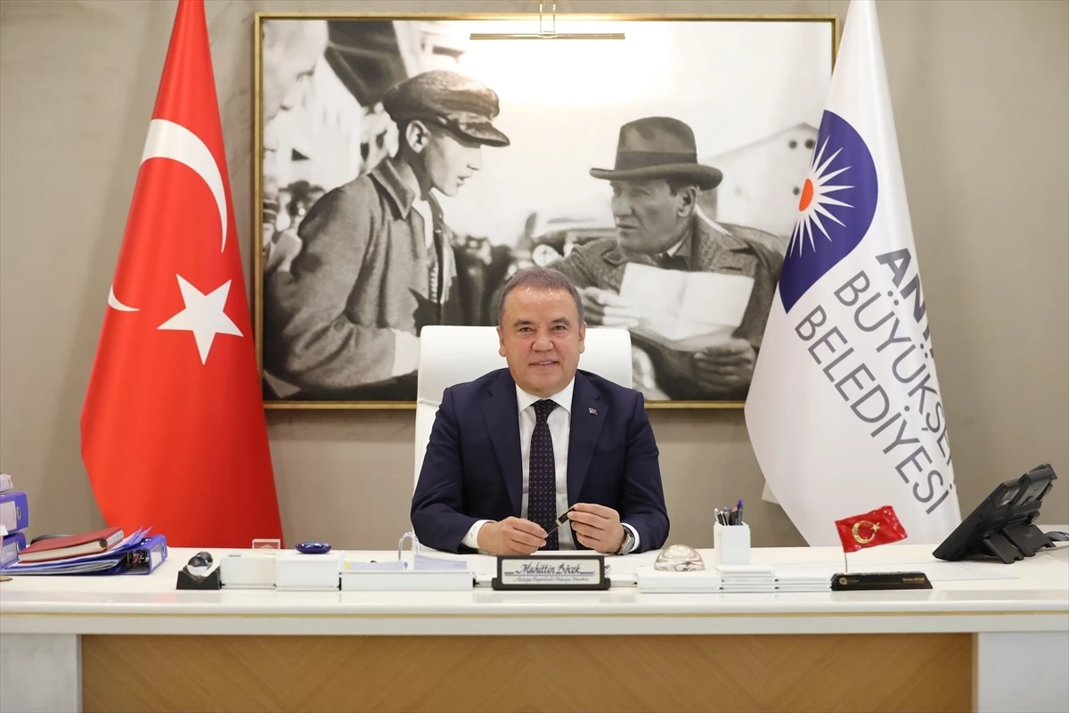 Antalya Büyükşehir Belediye Başkanı Muhittin Böcek 19 Mayıs\'ı Kutladı