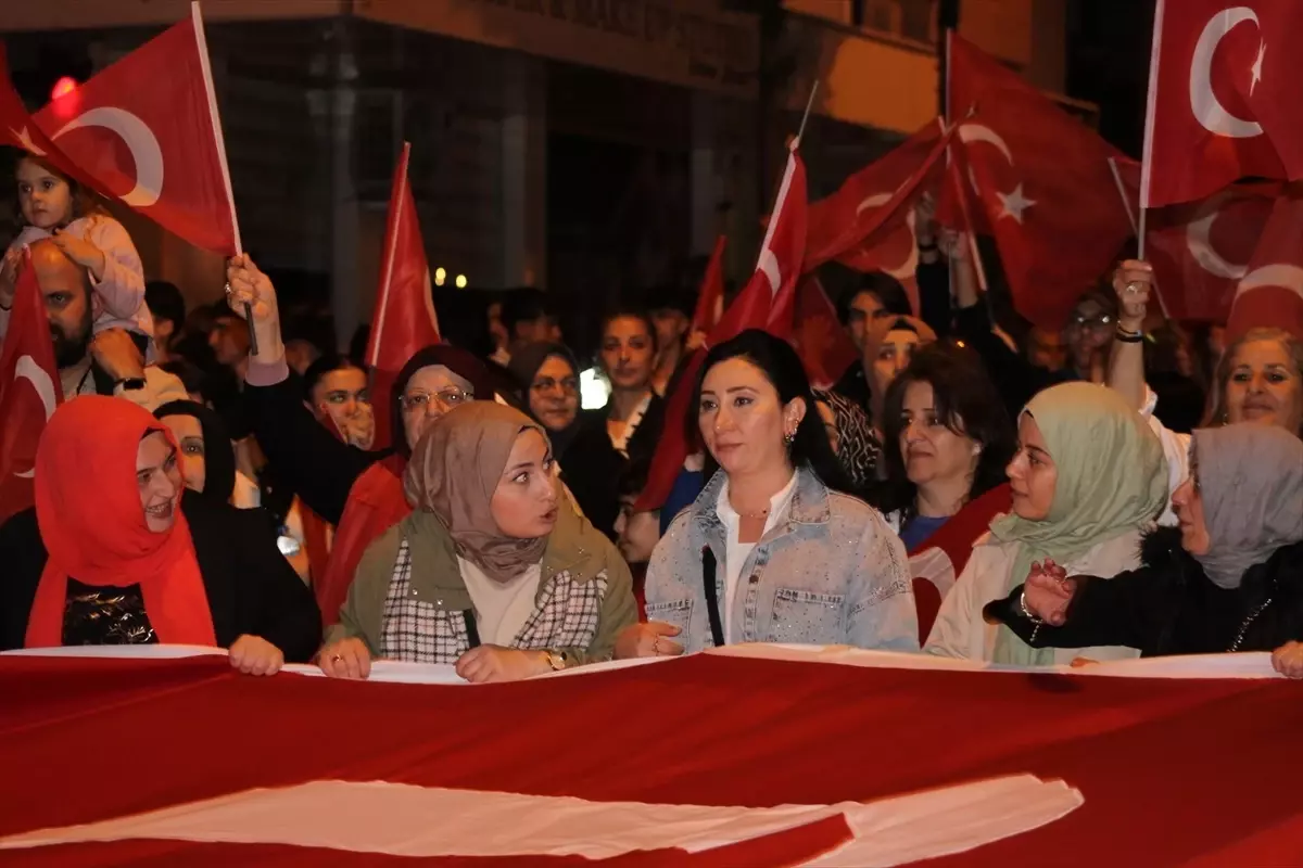 Samsun Bafra\'da Gençlik Haftası kapsamında gençlik yürüyüşü ve fener alayı düzenlendi