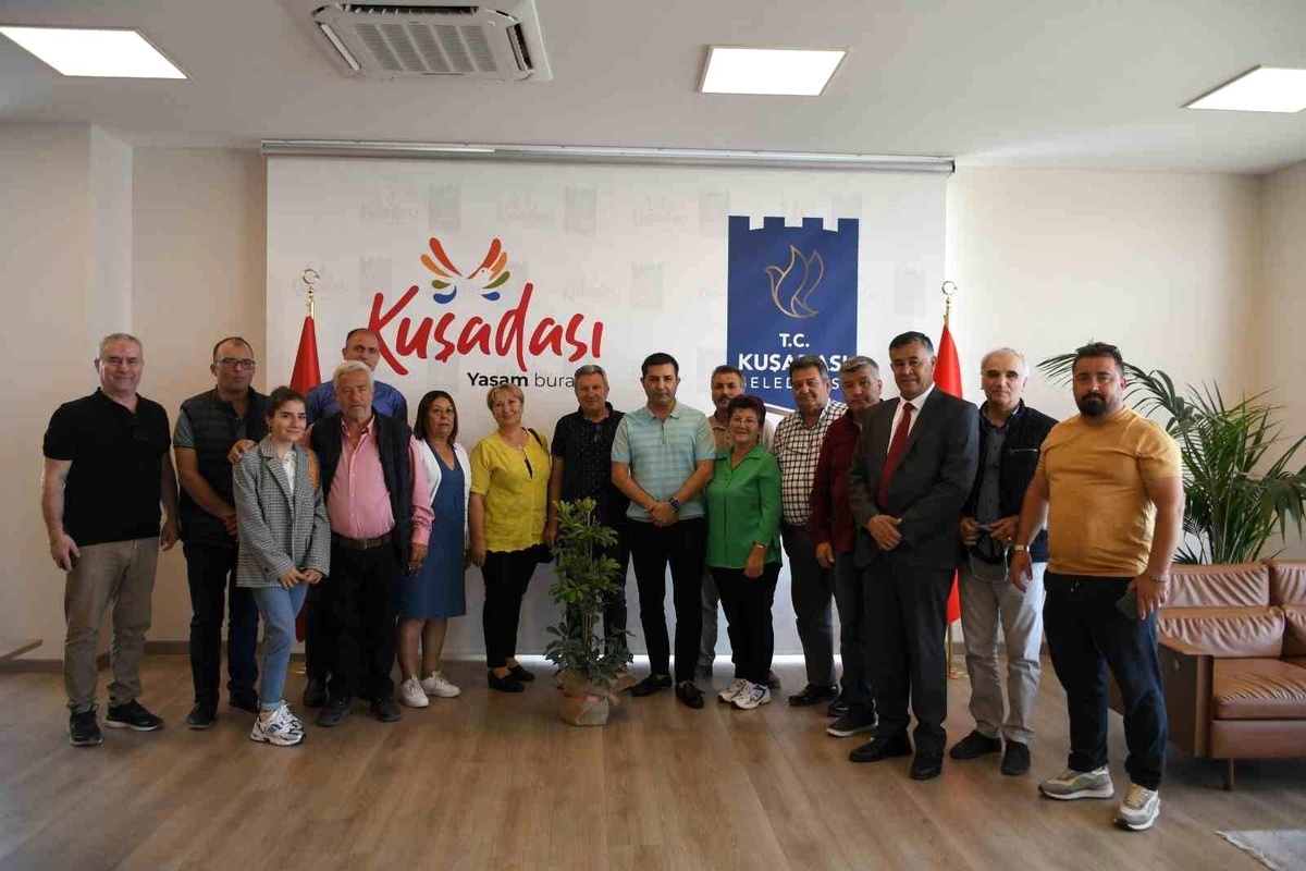 Kuşadası Mahalle Muhtarları Başkan Günel\'i Tebrik Etti