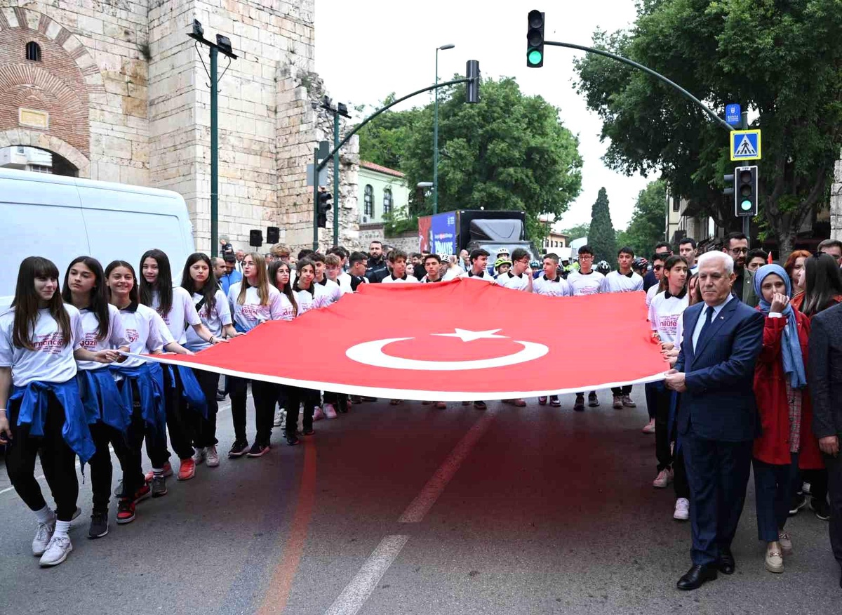 Bursa\'da Gençlik Şöleni Başladı