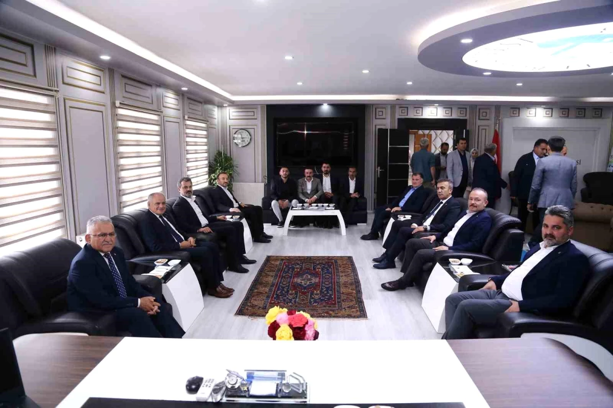 Başkan Büyükkılıç, Yahyalı ve Develi Belediye Başkanlarını Ziyaret Etti