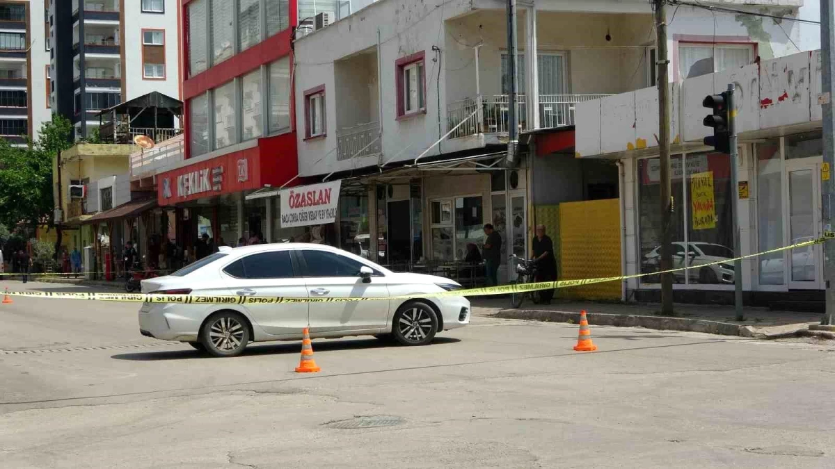 Adana\'da çorbacı önünde silahlı saldırı: 2 yaralı
