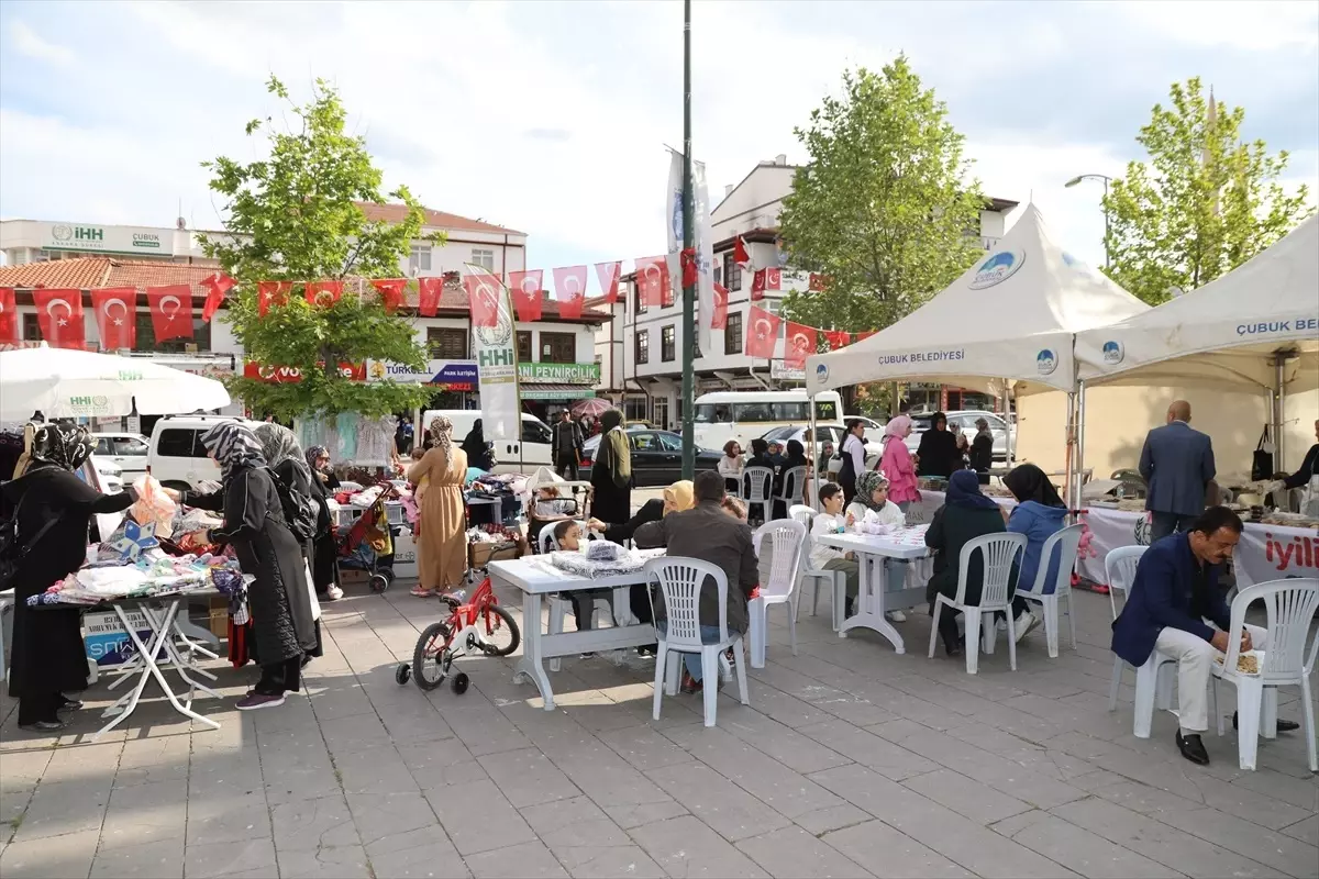 İHH İnsani Yardım Vakfı Kadın Kolları tarafından yetim ve ihtiyaç sahipleri yararına kermes düzenlendi