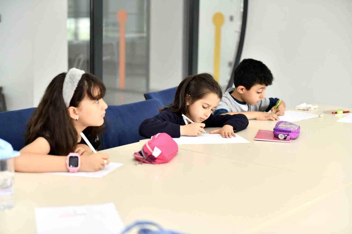 Esenyurt Belediyesi Çocuk Üniversitesi\'nde Sanat Eğitimi Atölyeleri