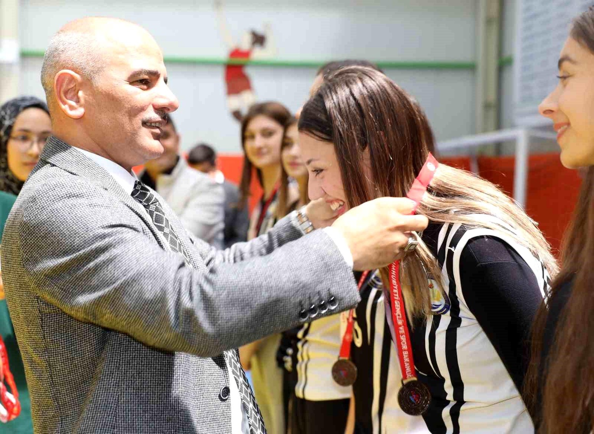 Körfez\'de Liseler Arası Voleybol Turnuvası Sonuçlandı
