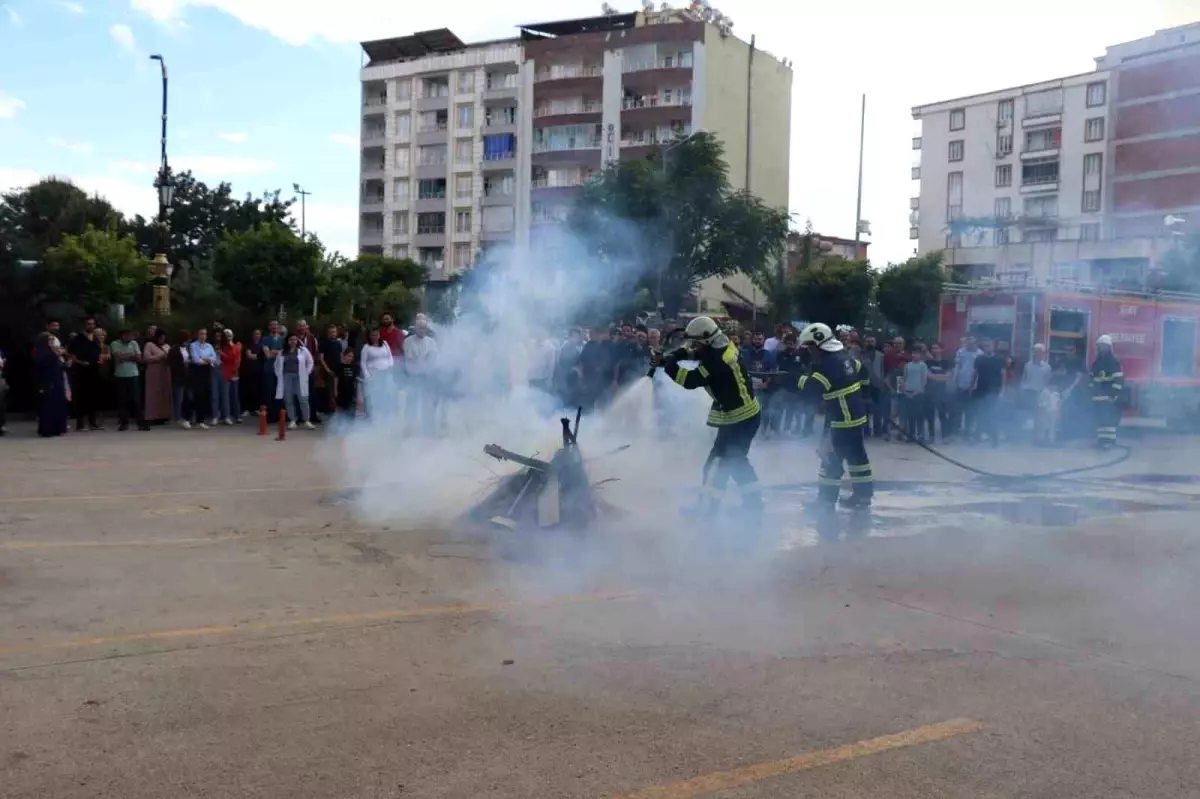 Siirt Belediyesi İtfaiye Müdürlüğü, Ağız ve Diş Sağlığı Merkezinde Tatbikat Düzenledi