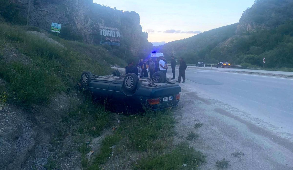 Tokat\'ta hatalı sollama sonucu takla atan araç