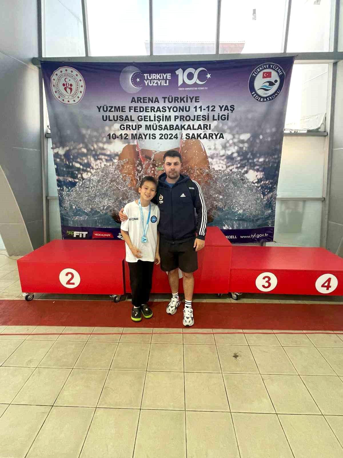 Bilecikli Yüzme Sporcusu Hem Altın Hem Gümüş Madalya Kazandı