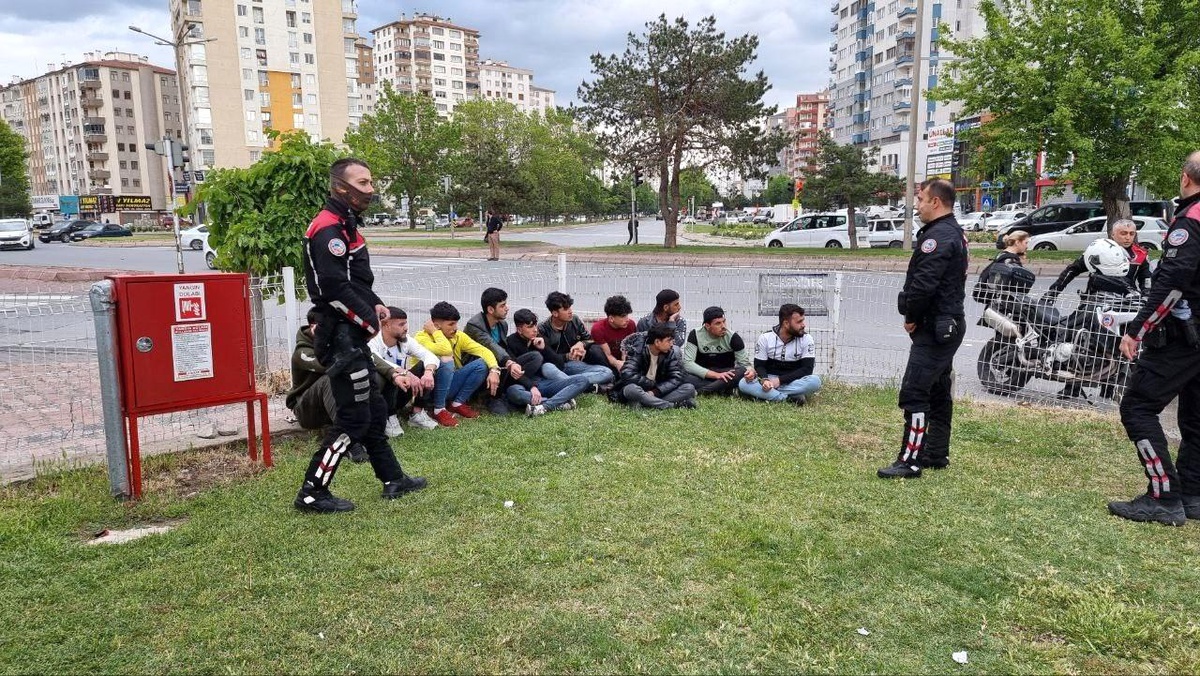 Kayseri\'de 11 kaçak göçmen Yunus Timleri\'ne yakalandı