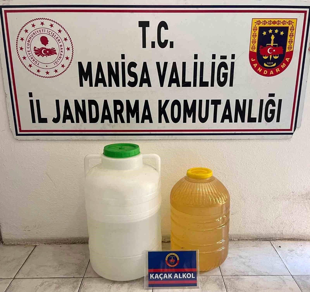 Salihli\'de Yapılan Yol Uygulamasında 40 Litre Kaçak Alkol Ele Geçirildi