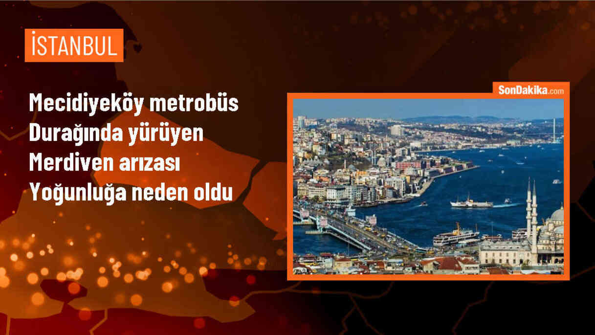 Mecidiyeköy metrobüs durağında yürüyen merdiven arızası nedeniyle vatandaşlar zorlanıyor